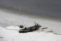 Jangada sur le sable brésilien. © Philip Plisson / Plisson La Trinité / AA10020 - Nos reportages photos - Brésil