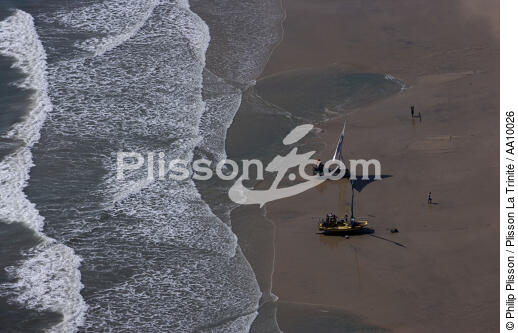 Jangadas sur la plage. - © Philip Plisson / Plisson La Trinité / AA10026 - Nos reportages photos - Vague