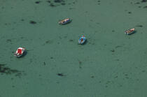 Mouillage à Argenton. © Philip Plisson / Plisson La Trinité / AA10070 - Nos reportages photos - Canot de pêche