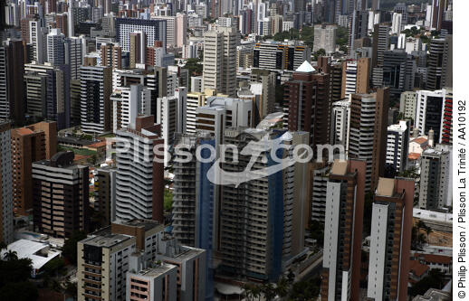 Buildings de Fortaleza. - © Philip Plisson / Plisson La Trinité / AA10192 - Nos reportages photos - Immeuble