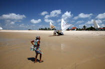 Brazilian woman on a beach of Ceara. © Philip Plisson / Plisson La Trinité / AA10233 - Photo Galleries - Jangadas from Brazil