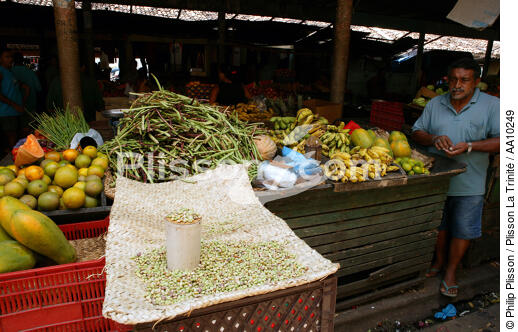 Etalage du marché de Camocin. - © Philip Plisson / Plisson La Trinité / AA10249 - Nos reportages photos - Homme