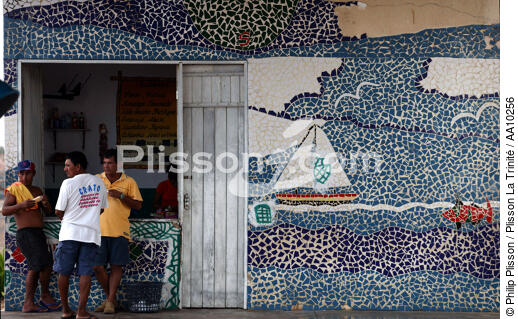 Boutique de Camocin. - © Philip Plisson / Plisson La Trinité / AA10256 - Nos reportages photos - Homme