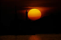 Sunset on the lighthouse of Portzic. © Philip Plisson / Plisson La Trinité / AA10320 - Photo Galleries - Lighthouse [29]