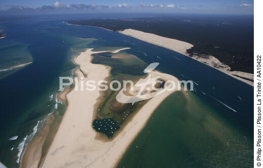 The Arguin Sand Bank and the Pilat Dune. - © Philip Plisson / Plisson La Trinité / AA10422 - Photo Galleries - Wave