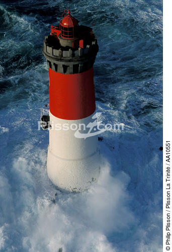 Le phare des Pierres Noires. - © Philip Plisson / Plisson La Trinité / AA10551 - Nos reportages photos - Phare [29]