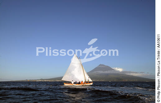 Whaling boat in the Azores. - © Philip Plisson / Plisson La Trinité / AA10611 - Photo Galleries - Faial and Pico islands in the Azores