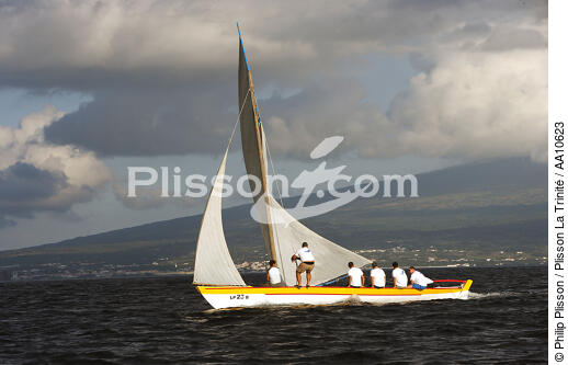 Whaling boat in the Azores. - © Philip Plisson / Plisson La Trinité / AA10623 - Photo Galleries - Faial and Pico islands in the Azores