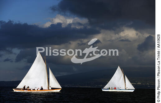 Baleinière aux Açores. - © Philip Plisson / Plisson La Trinité / AA10628 - Nos reportages photos - Ciel gris