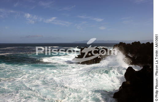 Coast of Pico island in the Azores. - © Philip Plisson / Plisson La Trinité / AA10661 - Photo Galleries - Wave