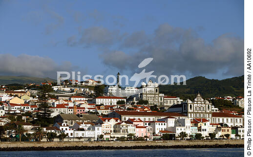 La ville d' Horta aux Açores. - © Philip Plisson / Plisson La Trinité / AA10692 - Nos reportages photos - Ile [Por]