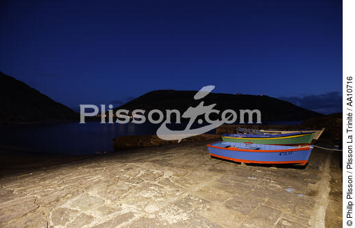 Nuit sur le port d' Horta aux Açores. - © Philip Plisson / Plisson La Trinité / AA10716 - Nos reportages photos - Barque