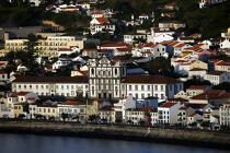 La ville d' Horta aux Açores. © Philip Plisson / Plisson La Trinité / AA10720 - Nos reportages photos - Faial