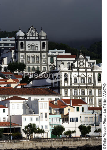 La ville d' Horta aux Açores. - © Philip Plisson / Plisson La Trinité / AA10740 - Nos reportages photos - Digue