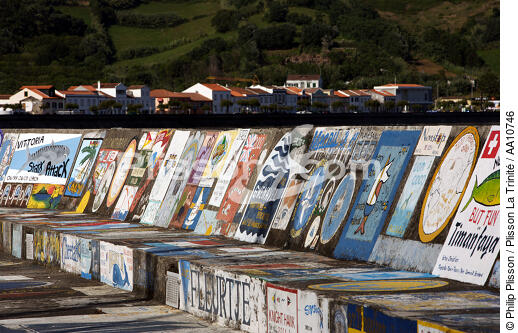 La digue du port d' Horta aux Açores. - © Philip Plisson / Plisson La Trinité / AA10746 - Nos reportages photos - Ile [Por]