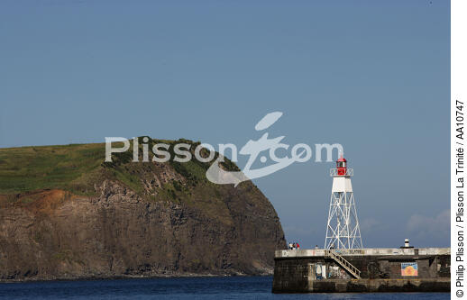 The harbour light of Horta Island in the Azores. - © Philip Plisson / Plisson La Trinité / AA10747 - Photo Galleries - Faial and Pico islands in the Azores