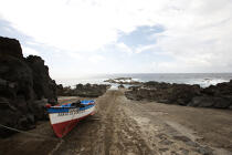 Fix of setting to water on Faial in the Azores. © Philip Plisson / Plisson La Trinité / AA10755 - Photo Galleries - Portugal