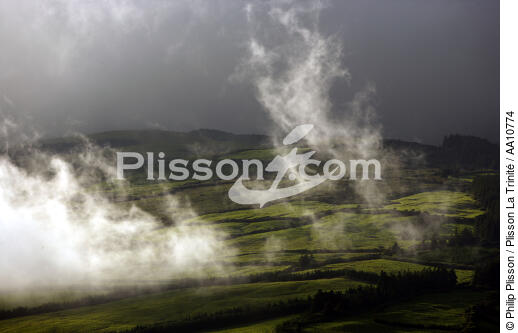 Vue sur la campagne de l'île Faial aux Açores. - © Philip Plisson / Plisson La Trinité / AA10774 - Nos reportages photos - Açores [les]