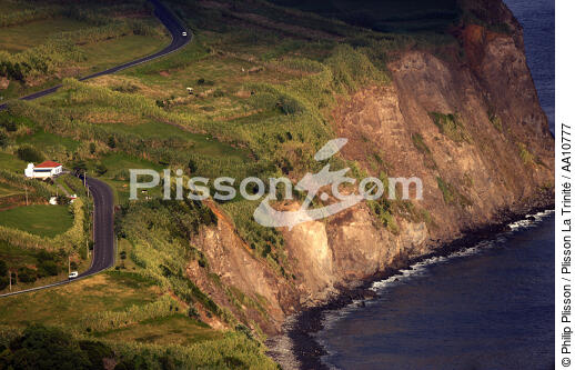 Paysage littoral de Faial aux Açores. - © Philip Plisson / Plisson La Trinité / AA10777 - Nos reportages photos - Les îles de Faial et Pico aux Açores