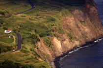 Paysage littoral de Faial aux Açores. © Philip Plisson / Plisson La Trinité / AA10777 - Nos reportages photos - Transport routier