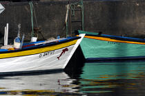 Immatriculations dans le port d' Horta aux Açores. © Philip Plisson / Plisson La Trinité / AA10790 - Nos reportages photos - Canot de pêche