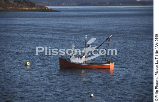 Fishing boat on the coast of Lubec in the State of Maine. - © Philip Plisson / Plisson La Trinité / AA10899 - Photo Galleries - Town [Maine]