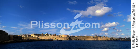 Le port La Vallette et ses fortifications à Malte. - © Philip Plisson / Plisson La Trinité / AA11013 - Nos reportages photos - Rempart