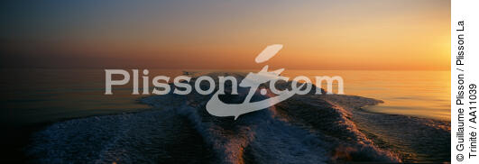 Sunset on wake. - © Guillaume Plisson / Plisson La Trinité / AA11039 - Photo Galleries - Wake
