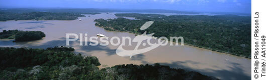 The Levant in Panama Canal. - © Philip Plisson / Plisson La Trinité / AA11049 - Photo Galleries - Big Cruises