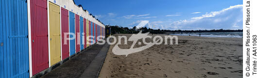 Cabines de plage à La Plaine sur Mer. - © Guillaume Plisson / Plisson La Trinité / AA11063 - Nos reportages photos - Cabine de plage