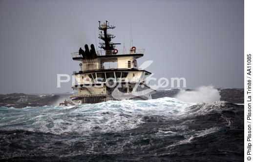 The tug Abeille Bourbon. - © Philip Plisson / Plisson La Trinité / AA11085 - Photo Galleries - Storm at sea