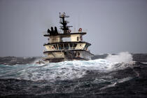 The tug Abeille Bourbon. © Philip Plisson / Plisson La Trinité / AA11085 - Photo Galleries - Storm at sea