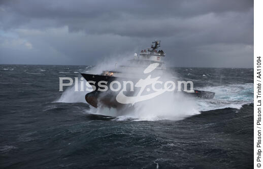 The tug boat Abeille Bourbon. - © Philip Plisson / Plisson La Trinité / AA11094 - Photo Galleries - Storm at sea
