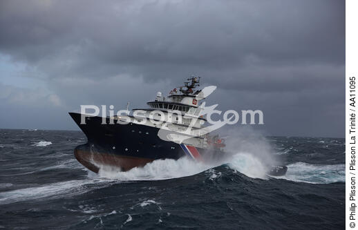 The tug boat Abeille Bourbon. - © Philip Plisson / Plisson La Trinité / AA11095 - Photo Galleries - Storm at sea