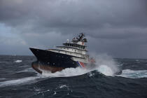 The tug boat Abeille Bourbon. © Philip Plisson / Plisson La Trinité / AA11095 - Photo Galleries - Storm at sea