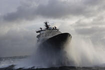 The tug boat Abeille Bourbon. © Philip Plisson / Plisson La Trinité / AA11098 - Photo Galleries - Storm at sea