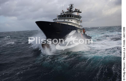 The tug boat Abeille Bourbon. - © Philip Plisson / Plisson La Trinité / AA11099 - Photo Galleries - Abeille Bourbon