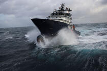 The tug boat Abeille Bourbon. © Philip Plisson / Plisson La Trinité / AA11099 - Photo Galleries - Storm at sea