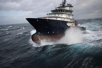 The tug boat Abeille Bourbon. © Philip Plisson / Plisson La Trinité / AA11100 - Photo Galleries - Storm at sea