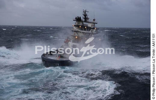 The tug boat Abeille Bourbon. - © Philip Plisson / Plisson La Trinité / AA11101 - Photo Galleries - Storm at sea