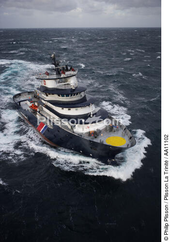 The tug boat Abeille Bourbon. - © Philip Plisson / Plisson La Trinité / AA11102 - Photo Galleries - Storm at sea