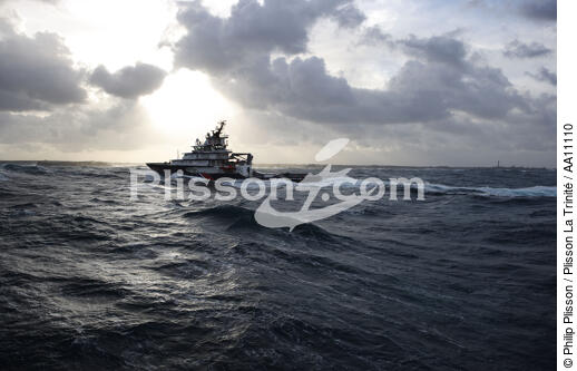 The tug boat Abeille Bourbon. - © Philip Plisson / Plisson La Trinité / AA11110 - Photo Galleries - Storm at sea