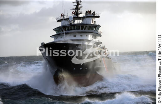 The tug boat Abeille Bourbon. - © Philip Plisson / Plisson La Trinité / AA11113 - Photo Galleries - Tug