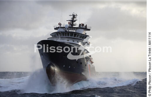 The tug boat Abeille Bourbon. - © Philip Plisson / Plisson La Trinité / AA11114 - Photo Galleries - Iroise Sea [The]