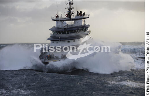The tug boat Abeille Bourbon. - © Philip Plisson / Plisson La Trinité / AA11115 - Photo Galleries - Storm at sea