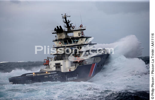 The tug boat Abeille Bourbon. - © Philip Plisson / Plisson La Trinité / AA11116 - Photo Galleries - Storm at sea