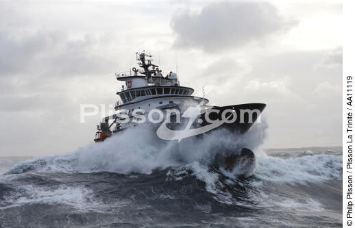 The tug boat Abeille Bourbon. - © Philip Plisson / Plisson La Trinité / AA11119 - Photo Galleries - Storm at sea