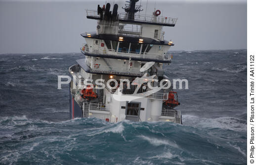 The tug boat Abeille Bourbon. - © Philip Plisson / Plisson La Trinité / AA11122 - Photo Galleries - Iroise Sea [The]