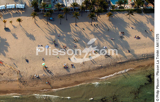 Miami. - © Philip Plisson / Plisson La Trinité / AA11375 - Nos reportages photos - Accessoire de plage