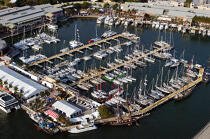 Port in Miami. © Philip Plisson / Plisson La Trinité / AA11376 - Photo Galleries - Pleasure and Cruising Monohulls